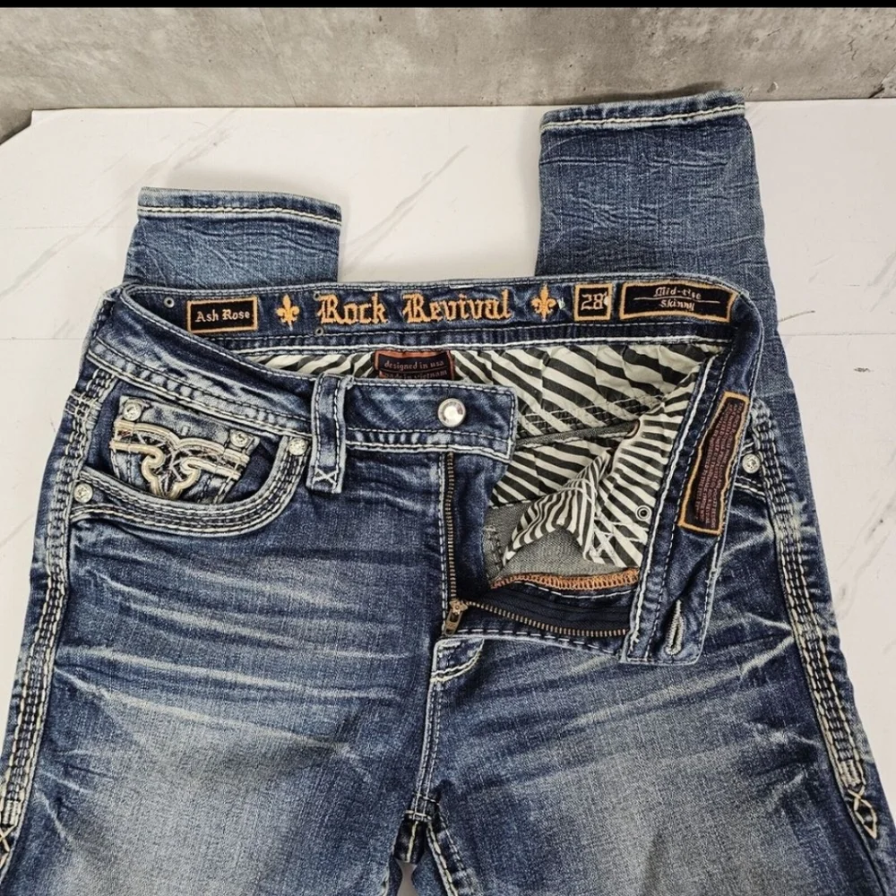 ❤️NeW!❤️ ROCK REVIVAL ASH ROSE MID-RISE EMBROIDERED SKINNY STRETCH JEANS SIZE 28